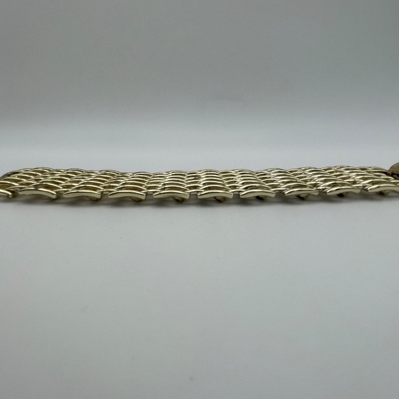 Vintage Coro Pegasus Weave Pattern Gold Tone Bracelet 7" Signed - Picture 2 of 10